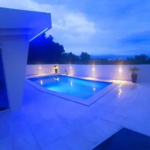  Apartman Penthouse Jacuzzi & Pool Apartmants
